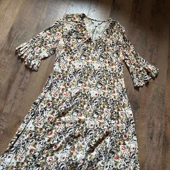 Women's Express Floral Midi Dress 13/ 14 size Vintage - Picture 3 of 14